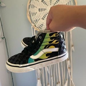 Little kids “Creep it Real” vans.